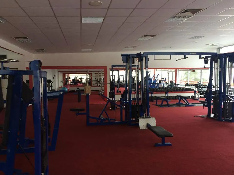 Posilovna RPH Fitness – silové stroje a činkový prostor